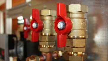 jak spuścić wodę z bojlera