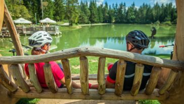 lawka do hustawki ogrodowej podpowiadamy jaka wybrac drewmistrz.pl